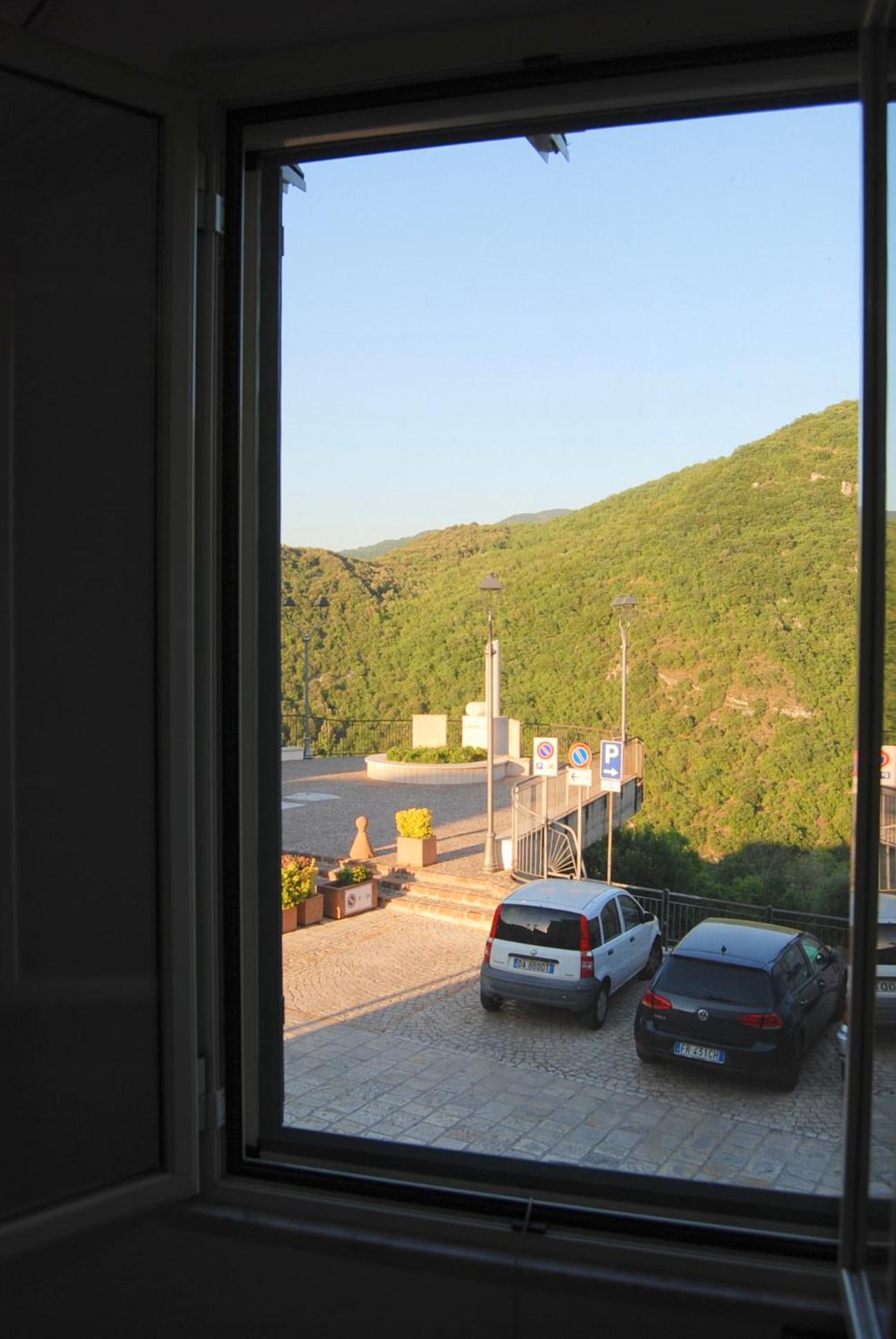 Mini Red Hub - Design Apartment Sant'Agapito Exterior photo